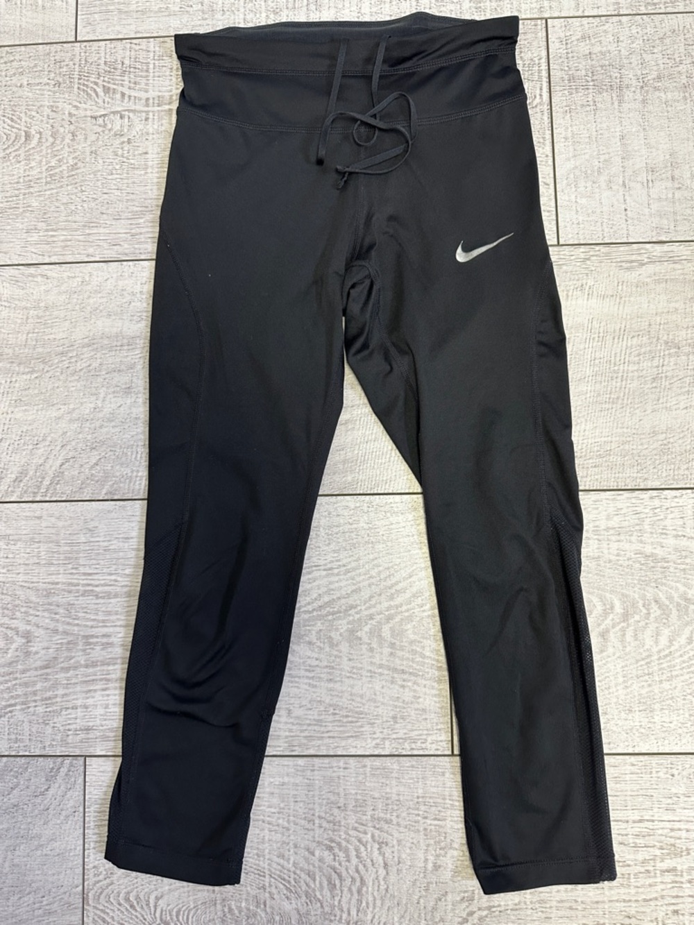 Nike Black Performance Cropped Leggings with Reflective Swoosh